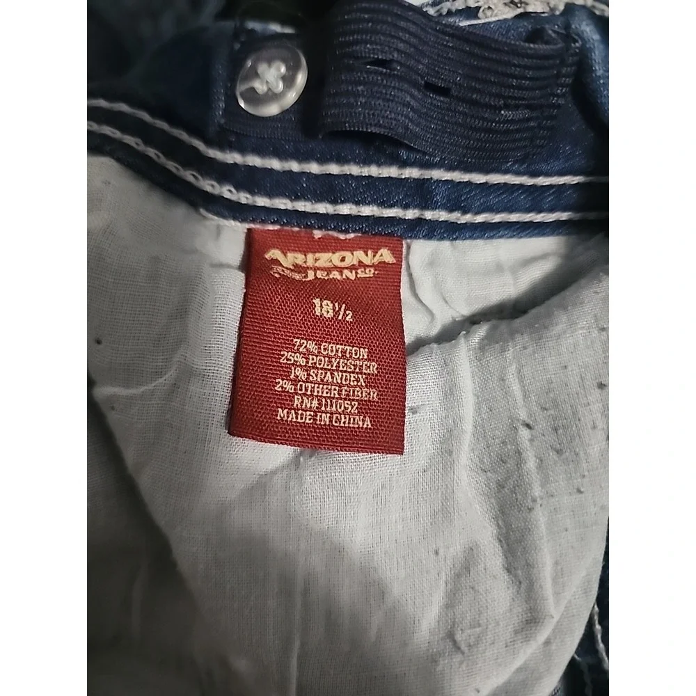Arizona Women's Jean Co Shorts Bermuda‎ Embroidered Pockets Denim Blue Size 18.5